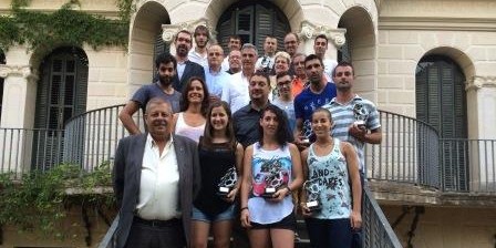Foto de familia dels guardonats i els convocants del premis