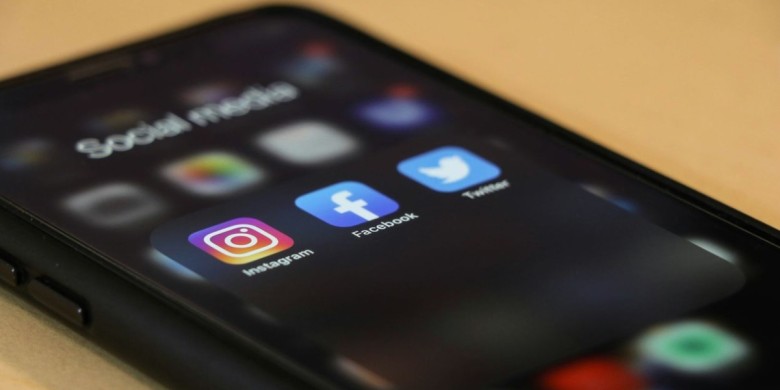 Aplicacions socials en un telèfon mòbil.